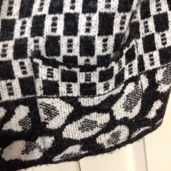 JOSEPH A Woman Size 1X Black White Drape Collar open Cardigan Animal Geometric - Picture 6 of 10